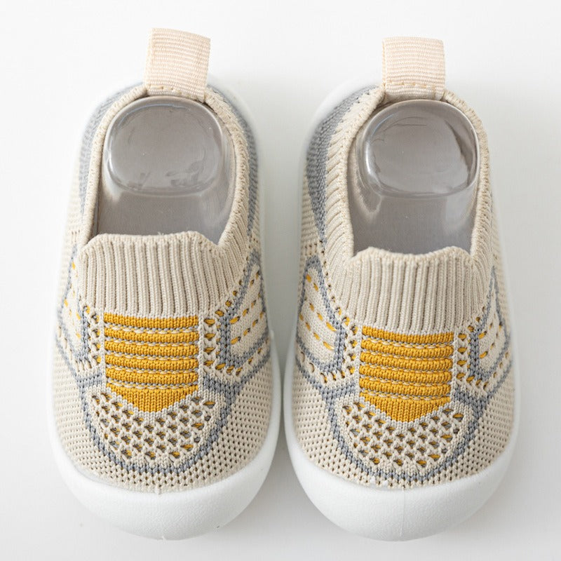 Soft sole anti-slip mesh sandals for babies aged 1-3 years.