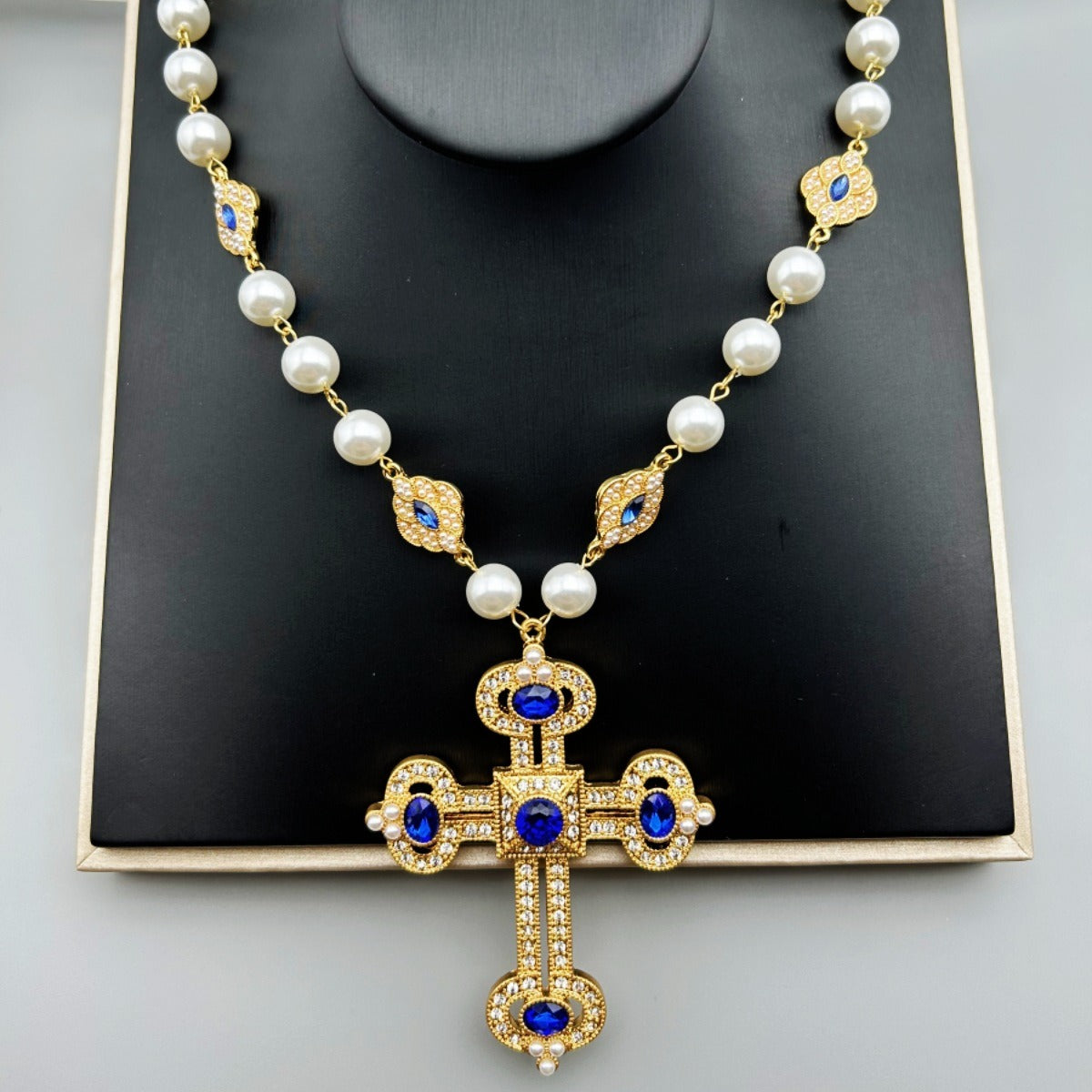 Vintage Crowned Pearl Necklace with Diamond Inlay