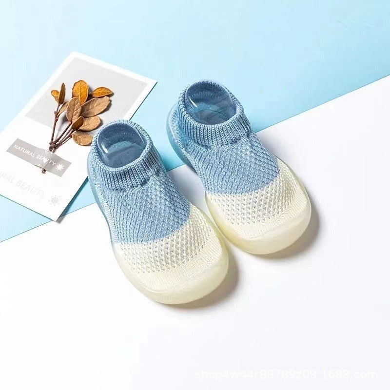 Summer children's soft sole anti-slip mesh shoes with floor holes.