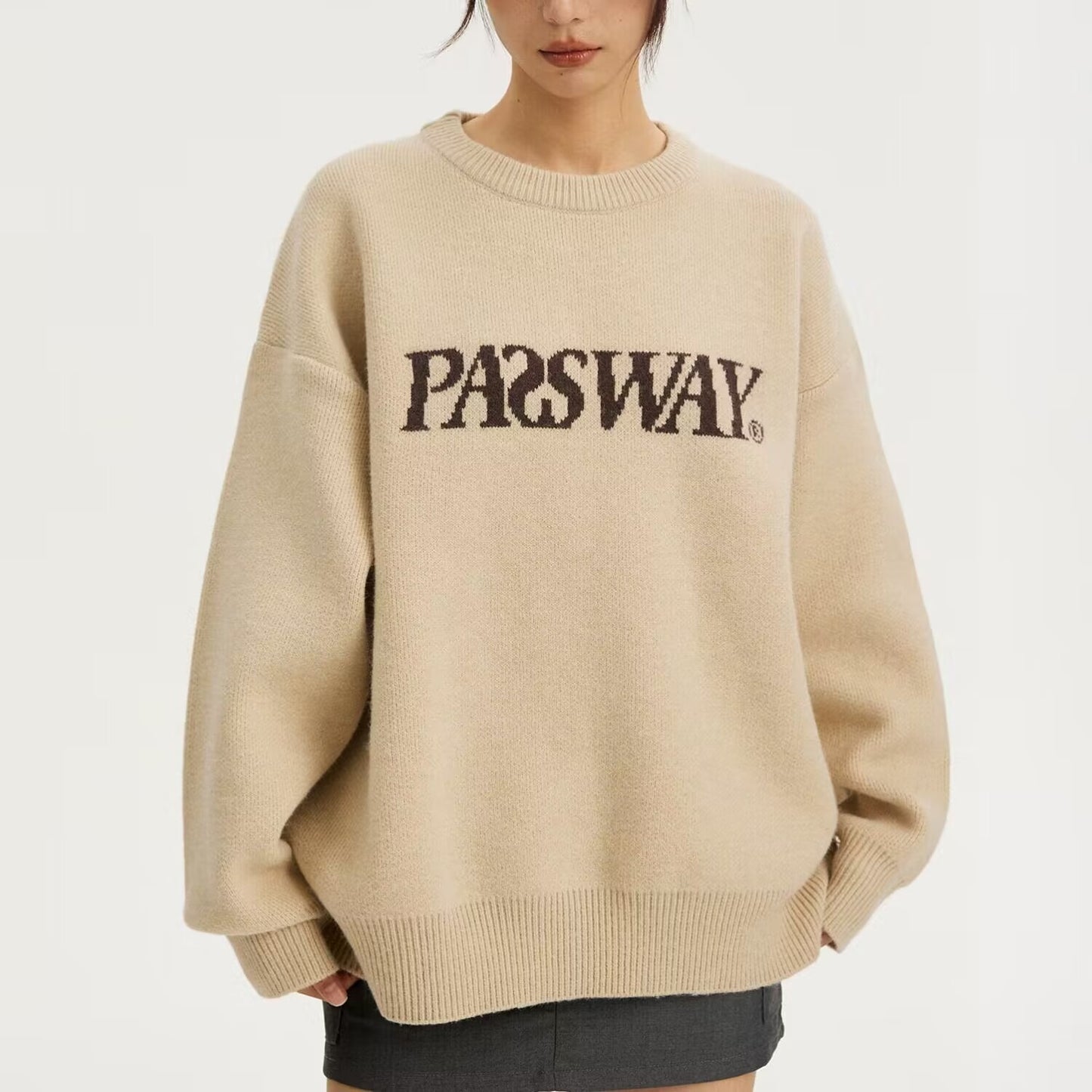 Retro long-sleeve loose-knit sweater for women, casual and laid-back.