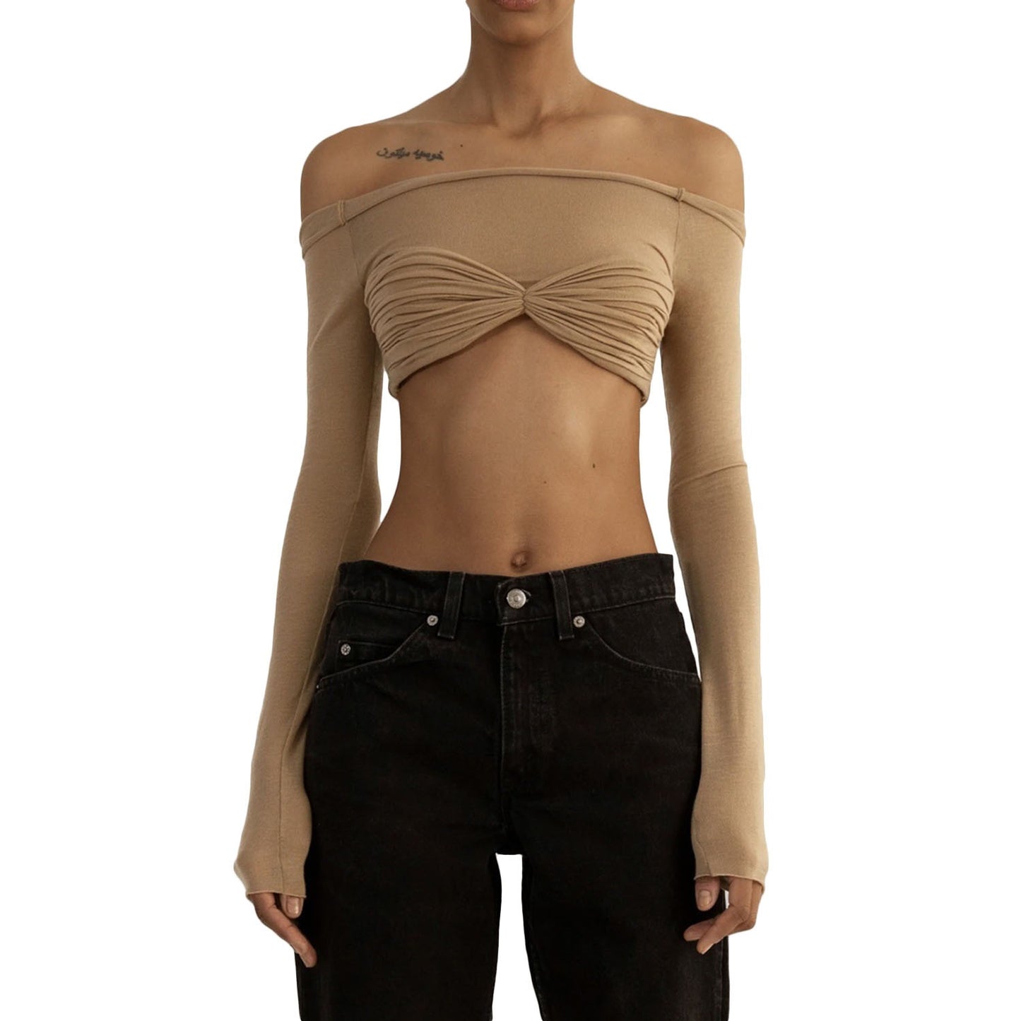 One-line neckline sheer chest-wrapped short top.