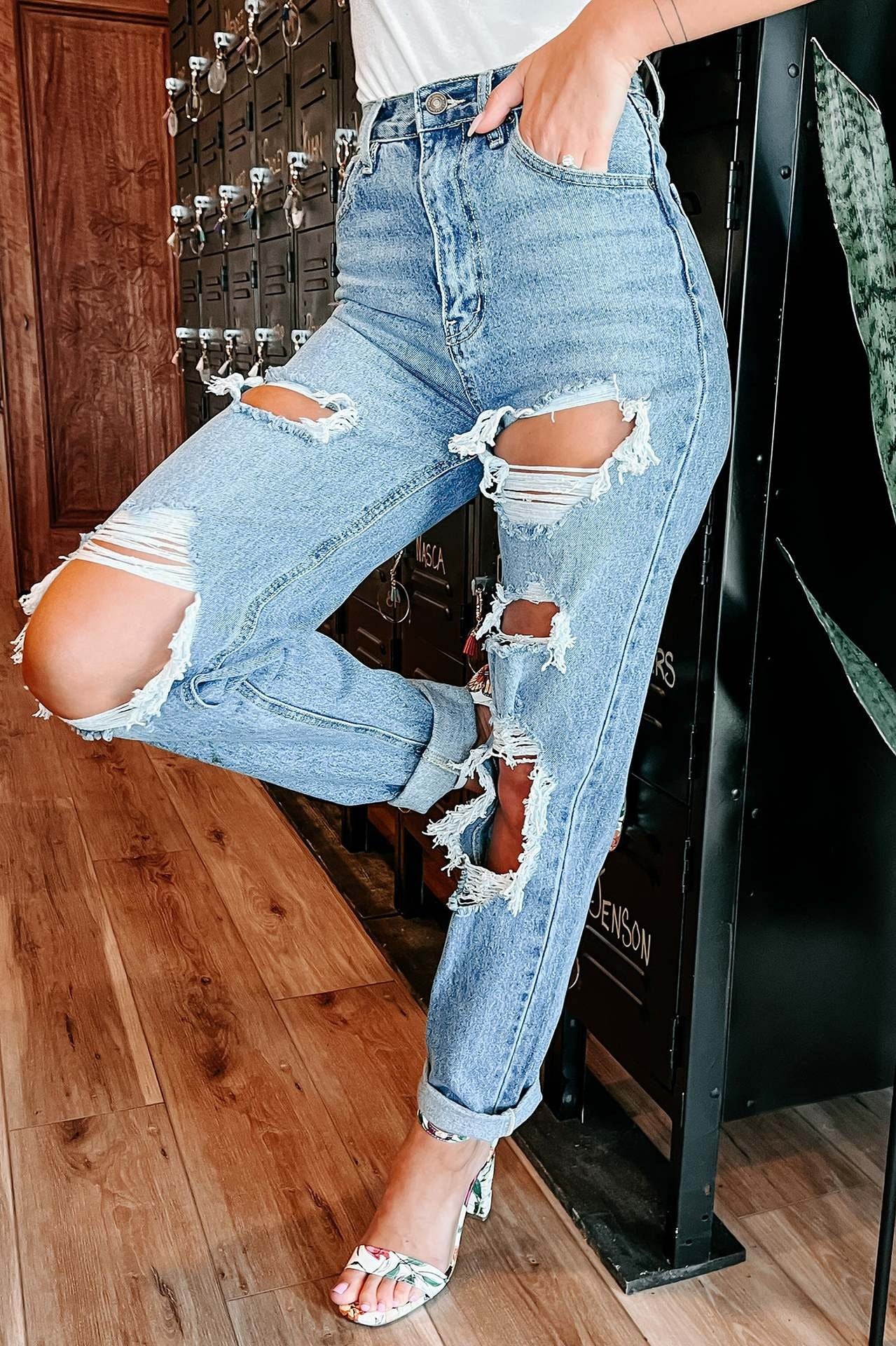 Women's high-waist ripped blue jeans