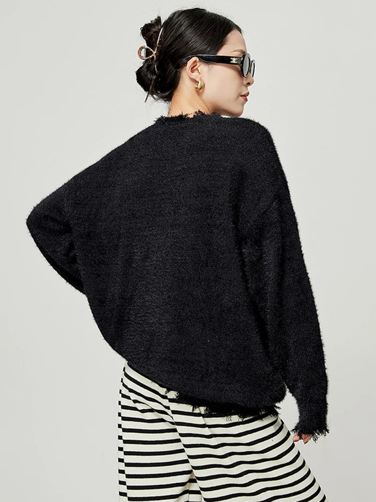 Women's abstract print mohair sweater, O-neck, loose-fit pullover for winter.